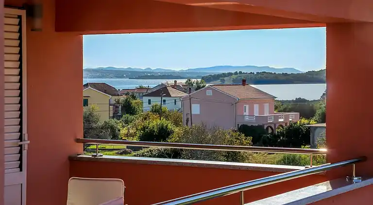 2-Zimmer-Ferienwohnung mit Terrasse und Meerblick Nevidane,