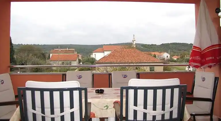 2-Zimmer-Ferienwohnung mit Terrasse und Meerblick Nevidane,