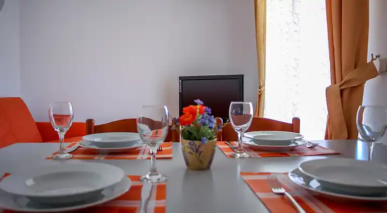 2-Zimmer-Ferienwohnung mit Terrasse und Meerblick Nevidane,