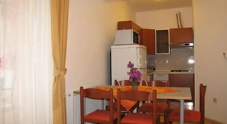 2-Zimmer-Ferienwohnung mit Terrasse und Meerblick Nevidane,