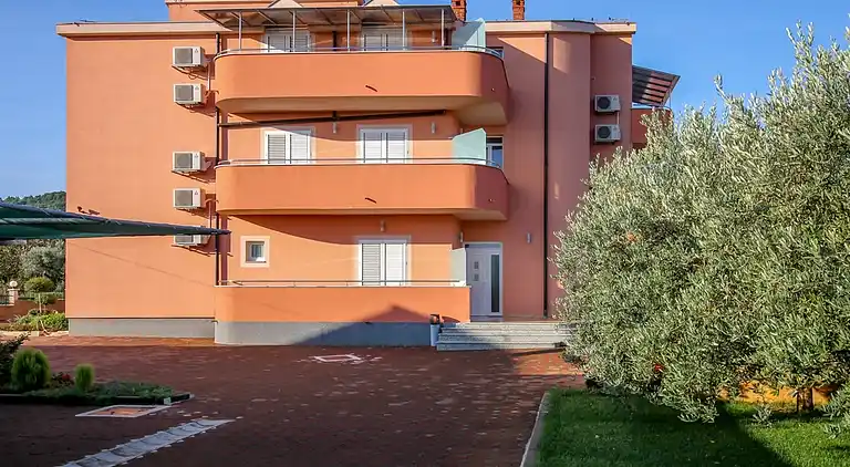 2-Zimmer-Ferienwohnung mit Terrasse und Meerblick Nevidane,