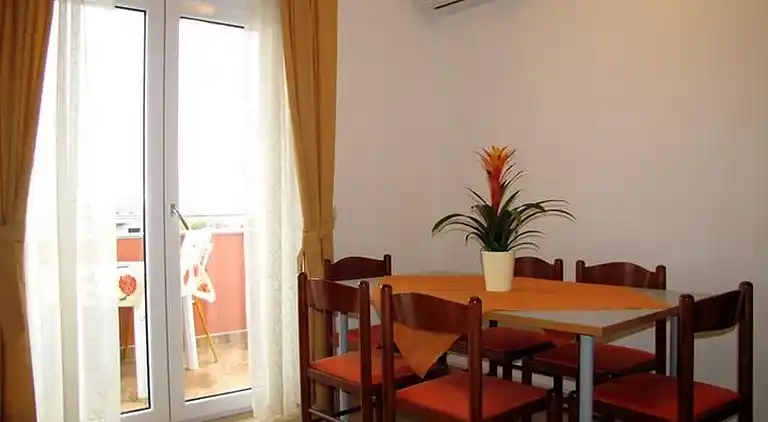 2-Zimmer-Ferienwohnung mit Terrasse und Meerblick Nevidane,