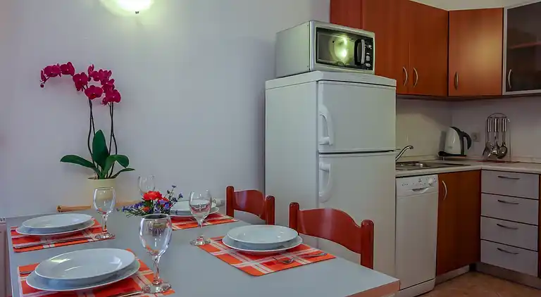 2-Zimmer-Ferienwohnung mit Terrasse und Meerblick Nevidane,