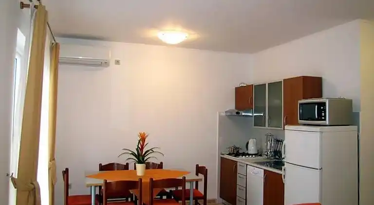 2-Zimmer-Ferienwohnung mit Terrasse und Meerblick Nevidane,