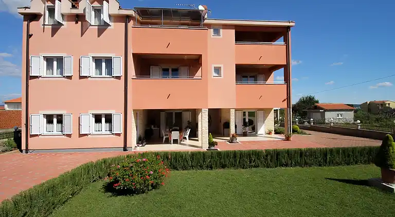 2-Zimmer-Ferienwohnung mit Terrasse und Meerblick Nevidane,