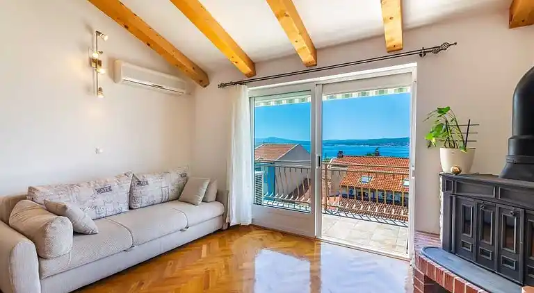 Two bedroom apartment with balcony and sea view Crikvenica