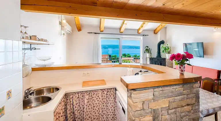 Two bedroom apartment with balcony and sea view Crikvenica