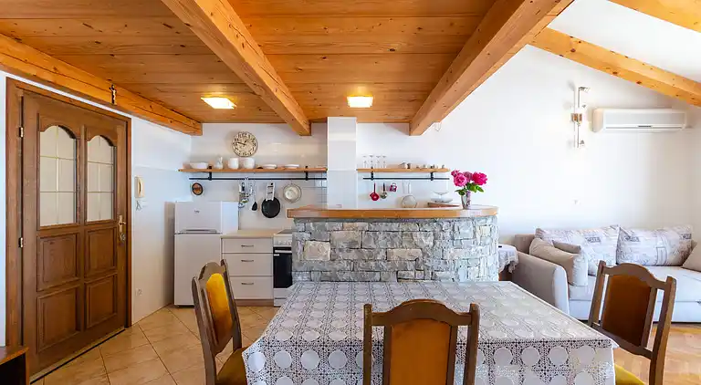 Two bedroom apartment with balcony and sea view Crikvenica