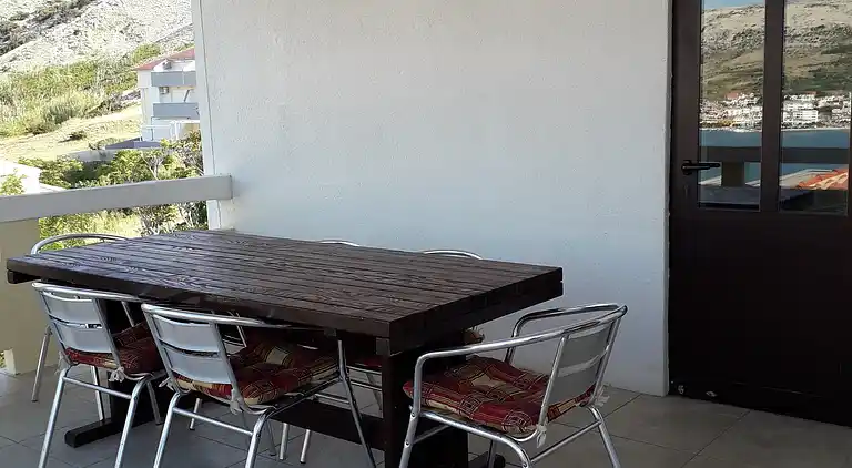 Two bedroom apartment with terrace and sea view Pag