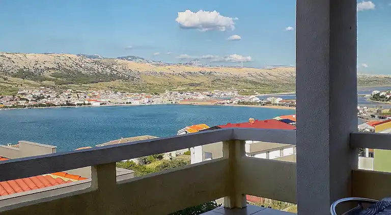 Two bedroom apartment with terrace and sea view Pag