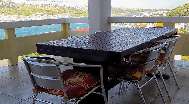 Two bedroom apartment with terrace and sea view Pag