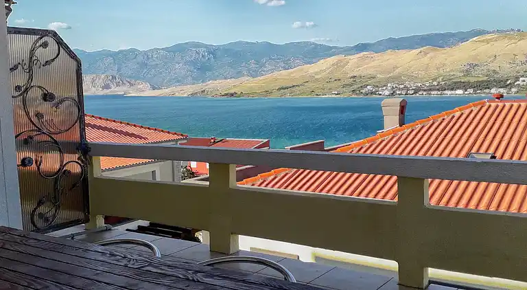 Two bedroom apartment with terrace and sea view Pag