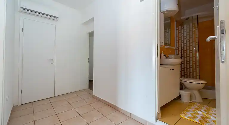 2-Zimmer-Ferienwohnung mit Balkon und Meerblick Bibinje,