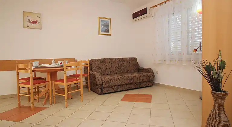 1-Zimmer-Ferienwohnung am Strand Silo, Krk (A-18670-d)