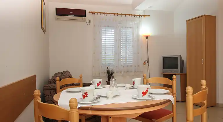 1-Zimmer-Ferienwohnung am Strand Silo, Krk (A-18670-d)