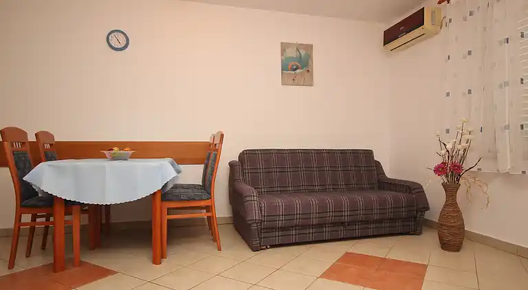 1-Zimmer-Ferienwohnung am Strand Silo, Krk (A-18670-b)