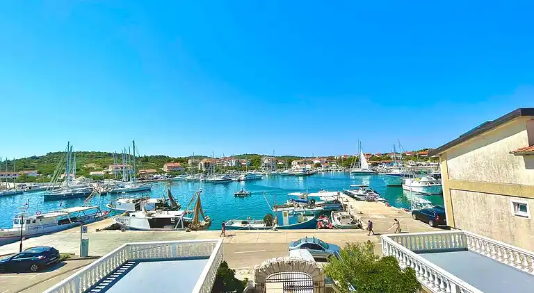 One bedroom apartment with terrace and sea view Jezera,