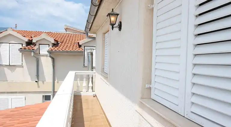 One bedroom apartment with terrace and sea view Jezera,