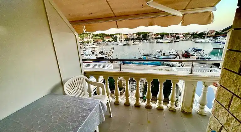 One bedroom apartment with terrace and sea view Jezera,