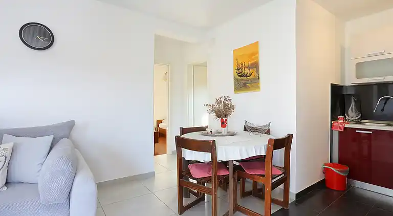 Two bedroom apartment near beach Grebaštica, Šibenik