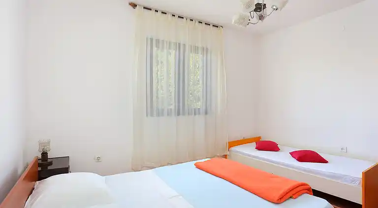 Two bedroom apartment near beach Grebaštica, Šibenik