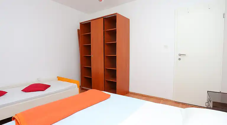 Two bedroom apartment near beach Grebaštica, Šibenik