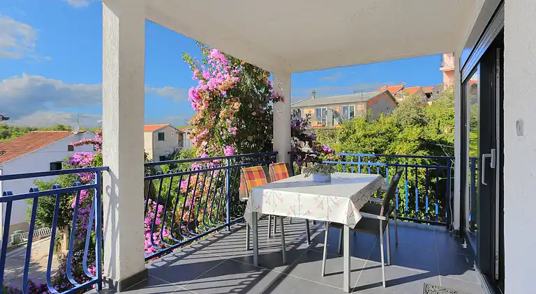 Two bedroom apartment near beach Grebaštica, Šibenik