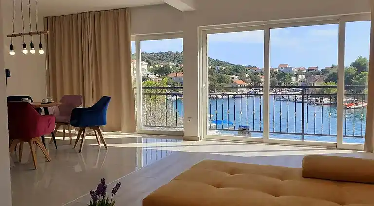Komfortables Haus am Strand Razanj, Rogoznica (K-19159)