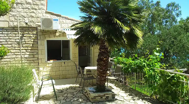 Two bedroom apartment near beach Seget Donji, Trogir