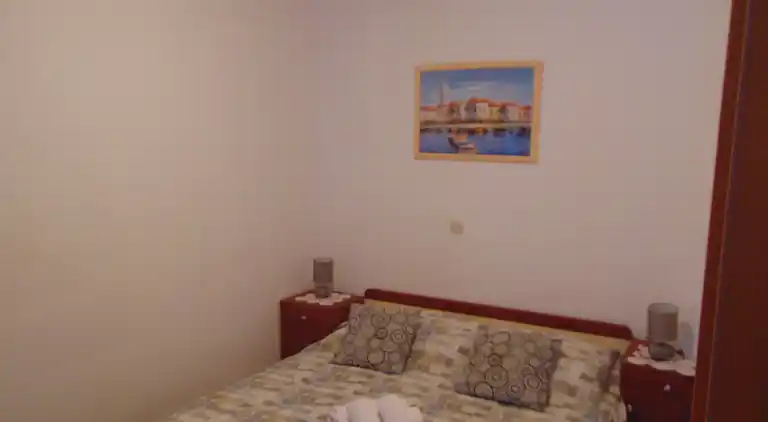 Two bedroom apartment near beach Seget Donji, Trogir