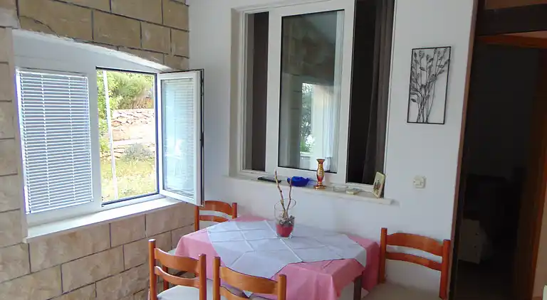 Two bedroom apartment near beach Seget Donji, Trogir