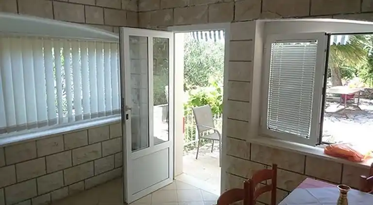 Two bedroom apartment near beach Seget Donji, Trogir