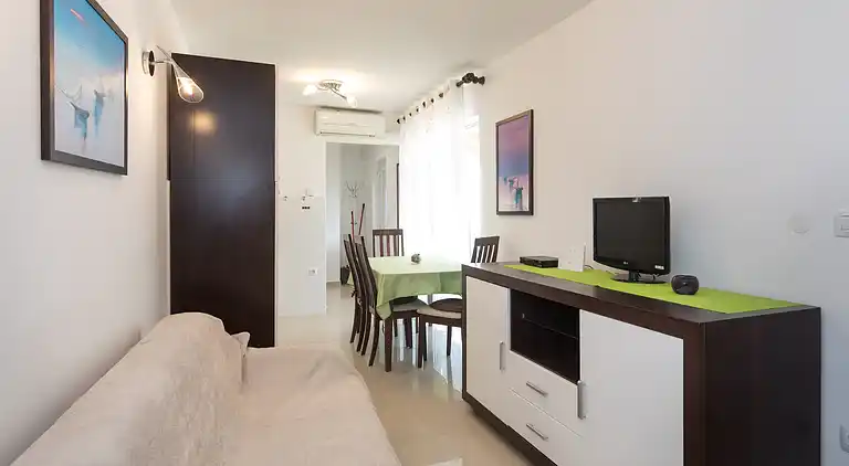 2-Zimmer-Ferienwohnung am Strand Baska, Krk (A-19518-b)