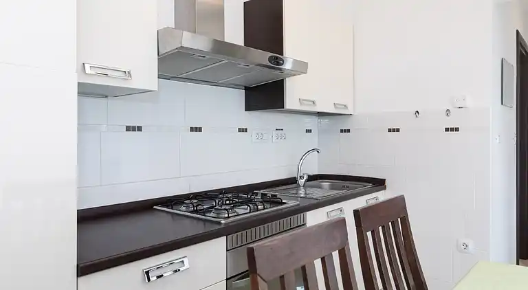 2-Zimmer-Ferienwohnung am Strand Baska, Krk (A-19518-b)