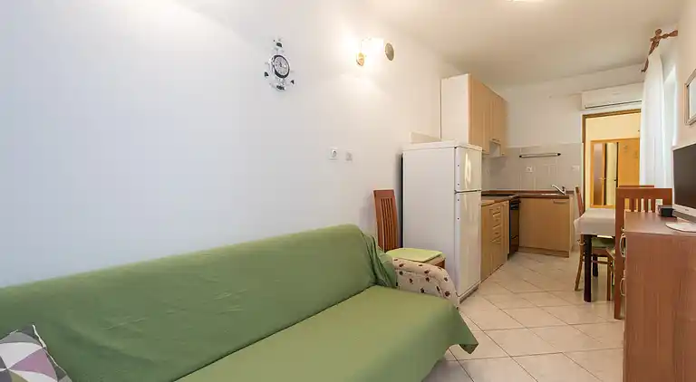 2-Zimmer-Ferienwohnung am Strand Baska, Krk (A-19518-a)