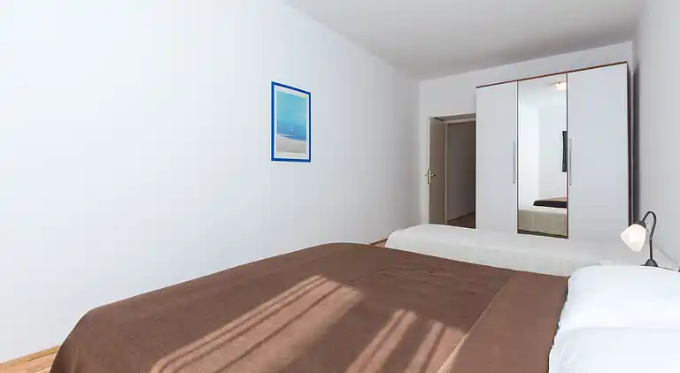 2-Zimmer-Ferienwohnung am Strand Baska, Krk (A-19518-a)