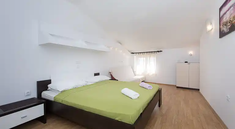 2-Zimmer-Ferienwohnung am Strand Baska, Krk (A-19518-b)