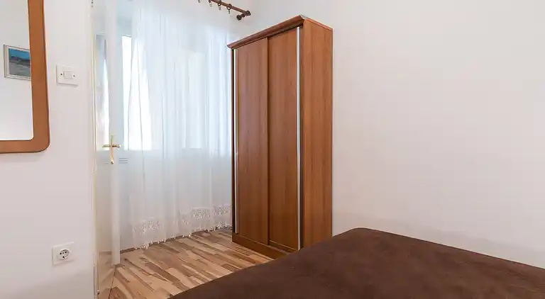 2-Zimmer-Ferienwohnung am Strand Baska, Krk (A-19518-a)