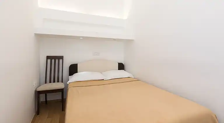 2-Zimmer-Ferienwohnung am Strand Baska, Krk (A-19518-b)