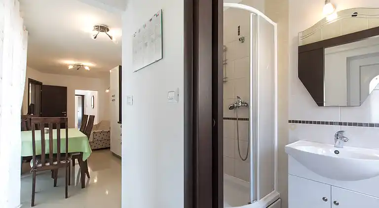 2-Zimmer-Ferienwohnung am Strand Baska, Krk (A-19518-b)