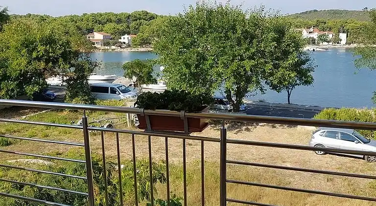 One bedroom apartment near beach Veli Rat, Dugi otok