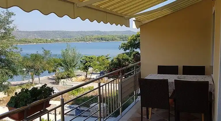 One bedroom apartment near beach Veli Rat, Dugi otok
