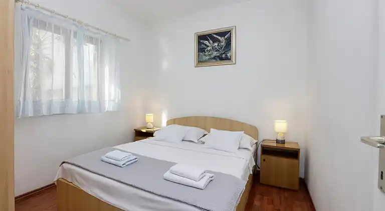 Two bedroom apartment near beach Jezera, Murter (A-796-c)
