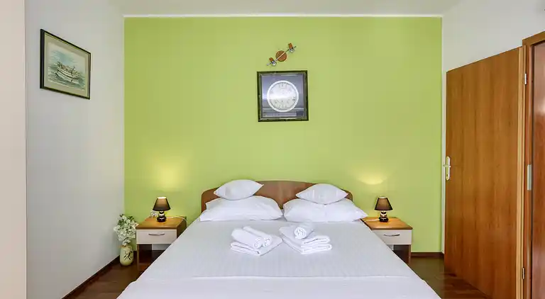 1-Zimmer-Ferienwohnung am Strand Jezera, Murter (A-796-d)