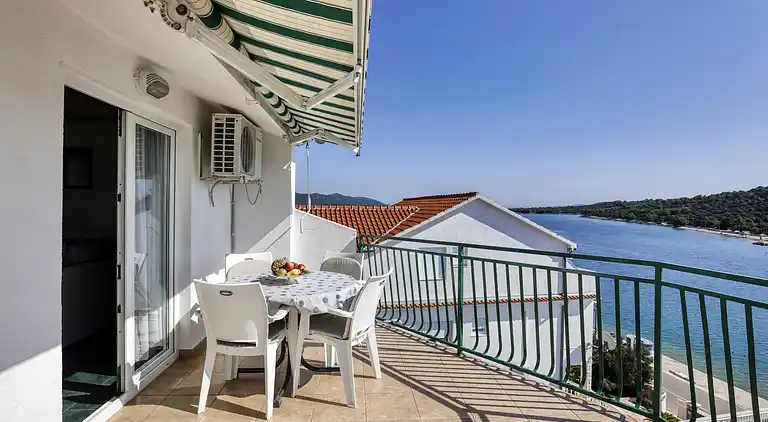 1-Zimmer-Ferienwohnung am Strand Jezera, Murter (A-796-d)