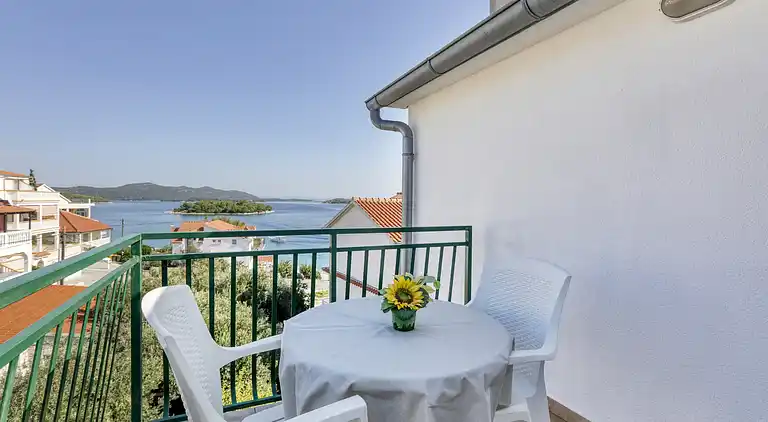 1-Zimmer-Ferienwohnung am Strand Jezera, Murter (A-796-d)