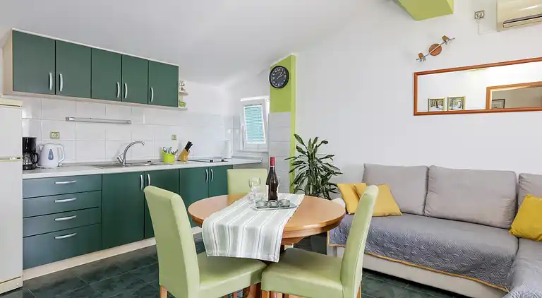 1-Zimmer-Ferienwohnung am Strand Jezera, Murter (A-796-d)