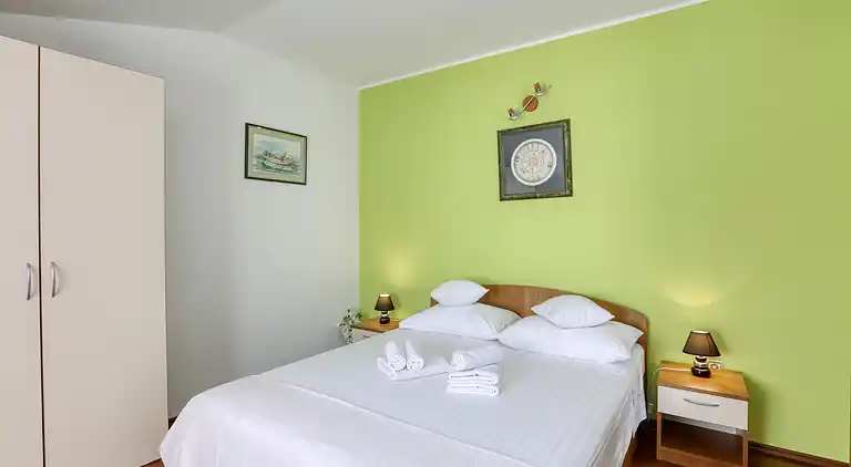 1-Zimmer-Ferienwohnung am Strand Jezera, Murter (A-796-d)