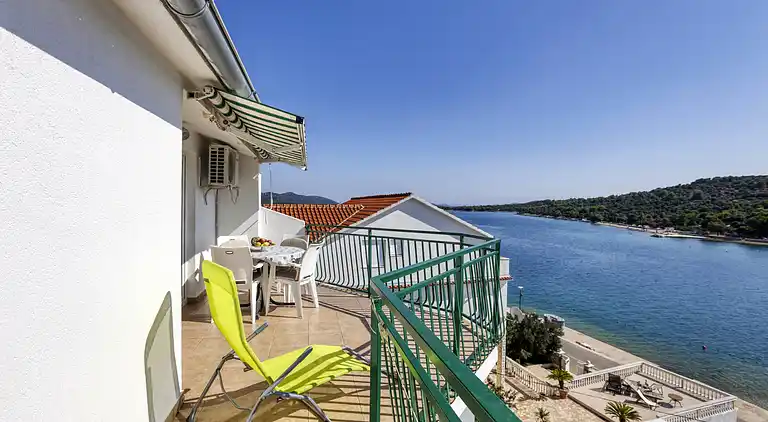 1-Zimmer-Ferienwohnung am Strand Jezera, Murter (A-796-d)