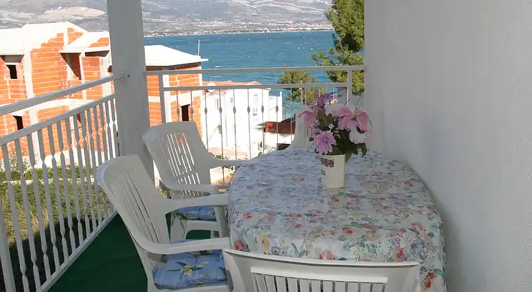 2-Zimmer-Ferienwohnung mit Terrasse und Meerblick Slatine,